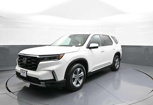 Platinum White Pearl 2023 Honda Pilot AWD EX-L 7 Passenger