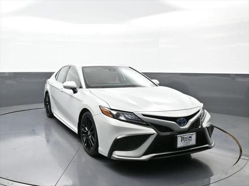 2024 Toyota Camry Hybrid SE
