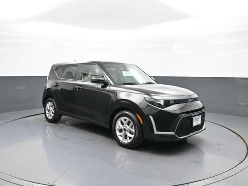 Fusion Black 2025 Kia Soul LX