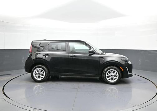 Fusion Black 2025 Kia Soul LX