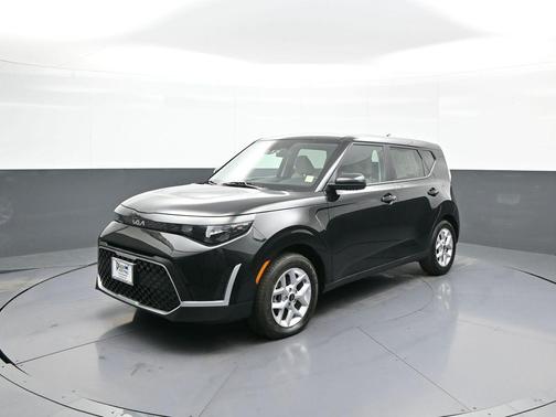 Fusion Black 2025 Kia Soul LX