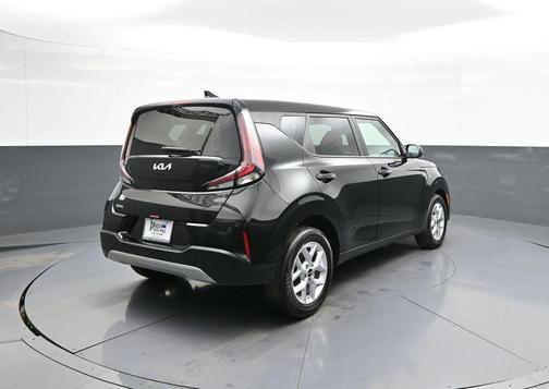 Fusion Black 2025 Kia Soul LX