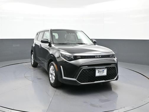 Fusion Black 2025 Kia Soul LX