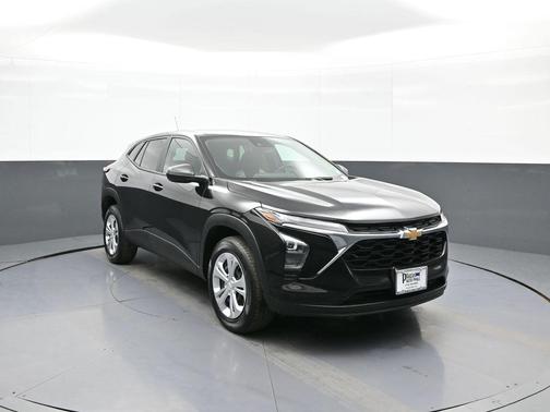 Mosaic Black Metallic 2024 Chevrolet Trax LS