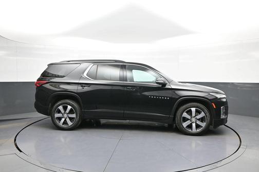 Mosaic Black Metallic 2023 Chevrolet Traverse LT Leather