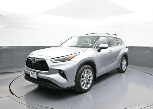 Celestial Silver Metallic 2024 Toyota Highlander Limited