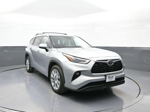 Celestial Silver Metallic 2024 Toyota Highlander Limited