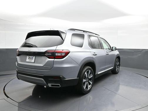 Lunar Silver Metallic 2024 Honda Pilot Touring 8-Passenger