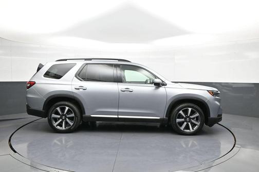 Lunar Silver Metallic 2024 Honda Pilot Touring 8-Passenger