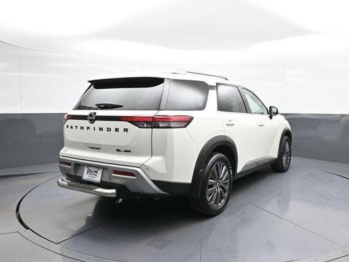 Pearl White Tricoat 2022 Nissan Pathfinder SL 4WD