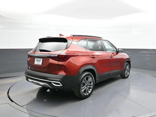 Mars Orange 2022 Kia Seltos S