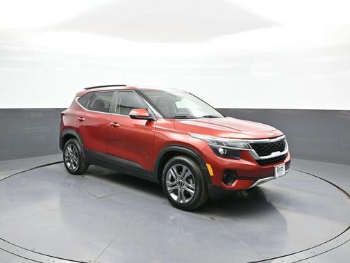 Mars Orange 2022 Kia Seltos S