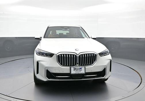 Mineral White Metallic 2024 BMW X5 xDrive40i
