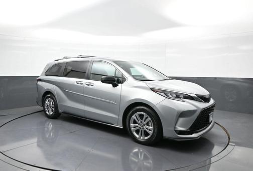2022 Toyota Sienna XSE 7 Passenger