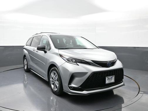 2022 Toyota Sienna XSE 7 Passenger