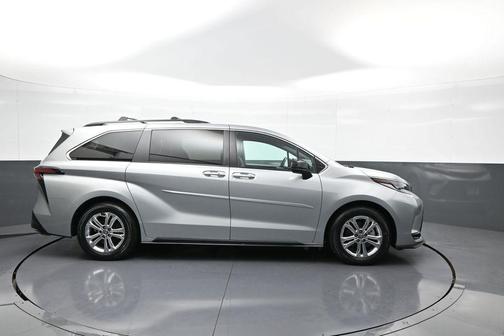2022 Toyota Sienna XSE 7 Passenger