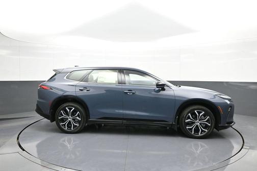 2025 Toyota Crown Signia XLE