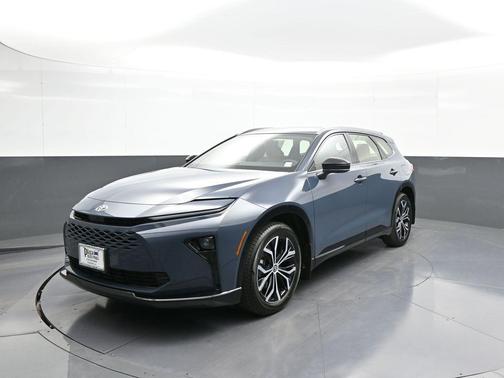 2025 Toyota Crown Signia XLE