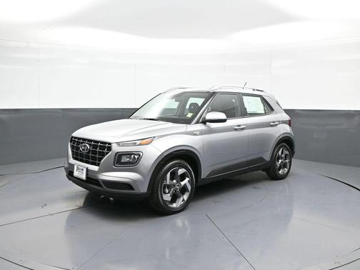 Shimmering Silver 2024 Hyundai VENUE SEL