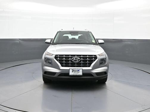 Shimmering Silver 2024 Hyundai VENUE SEL