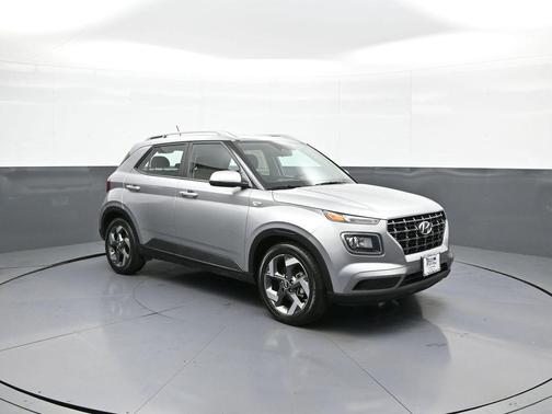 Shimmering Silver 2024 Hyundai VENUE SEL