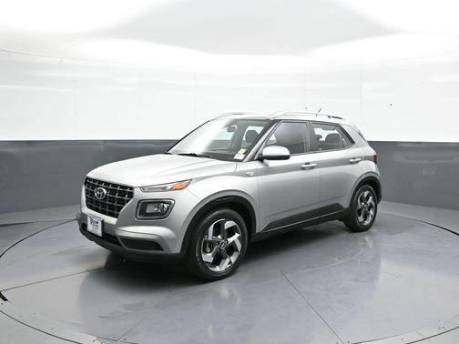 Shimmering Silver 2023 Hyundai VENUE SEL