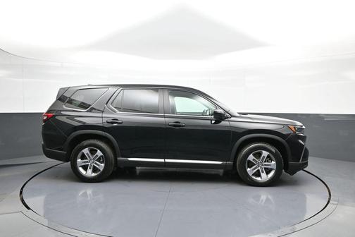 Crystal Black Pearl 2023 Honda Pilot AWD EX-L 8 Passenger