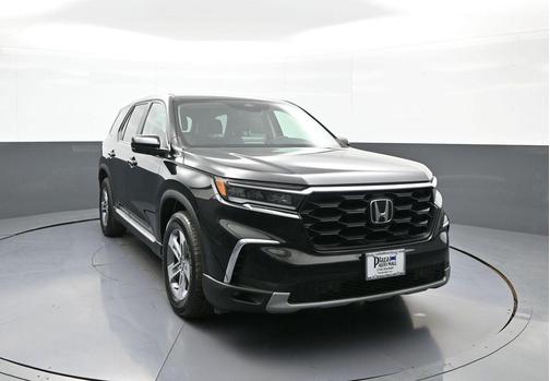 Crystal Black Pearl 2023 Honda Pilot AWD EX-L 8 Passenger