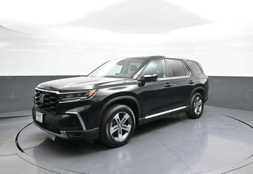 Crystal Black Pearl 2023 Honda Pilot AWD EX-L 8 Passenger