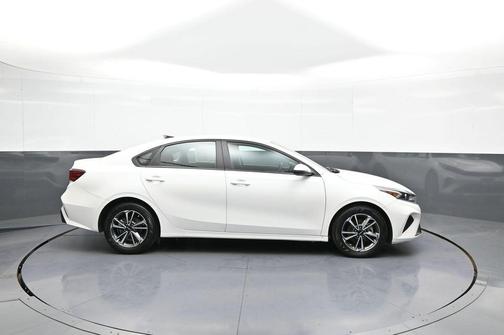 Snow White Pearl 2023 Kia Forte LXS