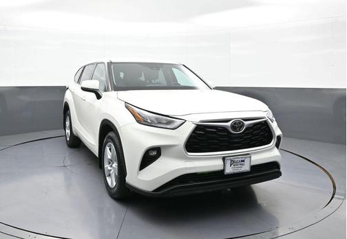 Blizzard Pearl 2020 Toyota Highlander LE