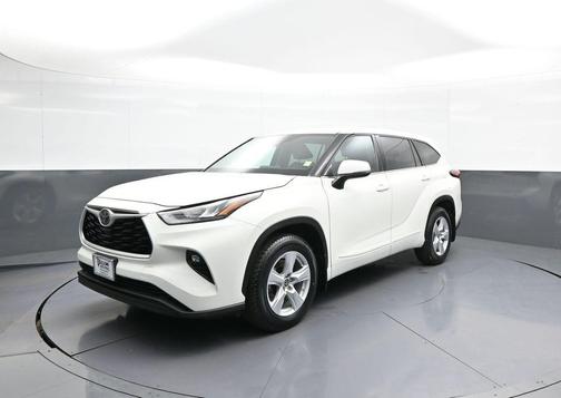 Blizzard Pearl 2020 Toyota Highlander LE