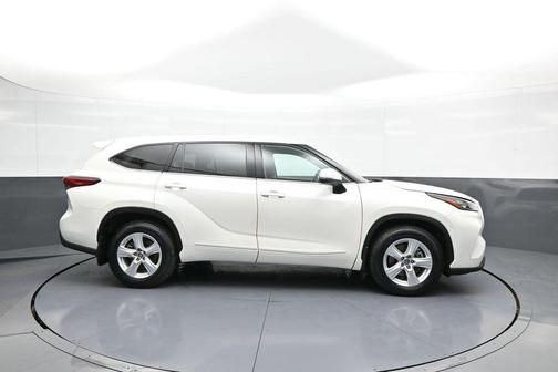 Blizzard Pearl 2020 Toyota Highlander LE