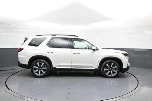 Platinum White Pearl 2024 Honda Pilot Touring 8-Passenger