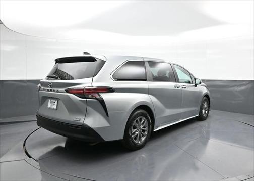 2021 Toyota Sienna XLE 7 Passenger
