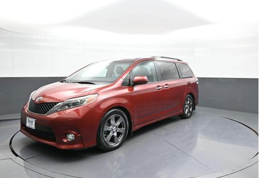 Salsa Red Pearl 2017 Toyota Sienna SE