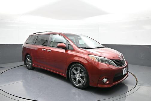 Salsa Red Pearl 2017 Toyota Sienna SE