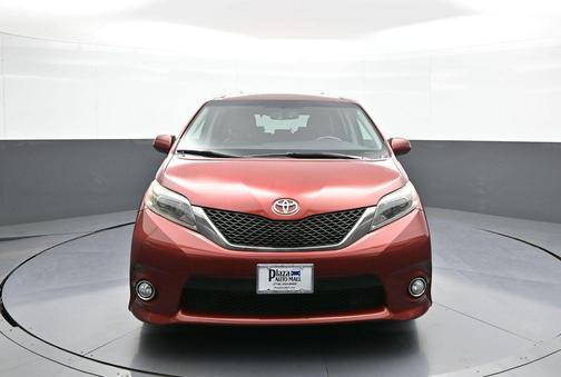 Salsa Red Pearl 2017 Toyota Sienna SE