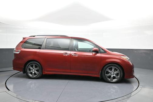 Salsa Red Pearl 2017 Toyota Sienna SE