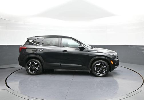 Fusion Black 2024 Kia Seltos EX
