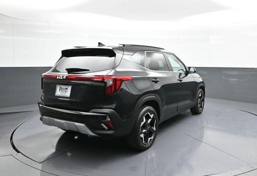 Fusion Black 2024 Kia Seltos EX