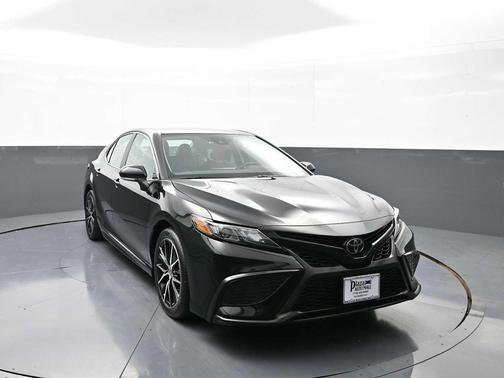 Midnight Black Metallic 2024 Toyota Camry SE