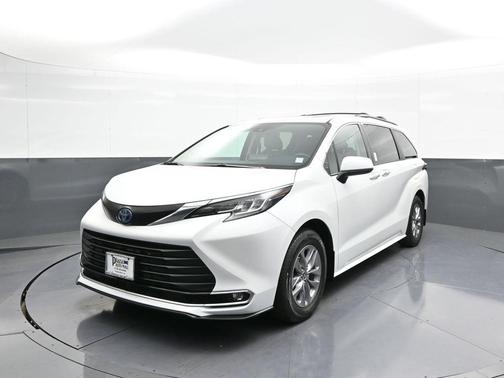 2022 Toyota Sienna XLE
