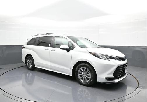 2022 Toyota Sienna XLE