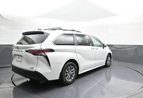 2022 Toyota Sienna XLE