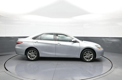 Celestial Silver Metallic 2017 Toyota Camry SE