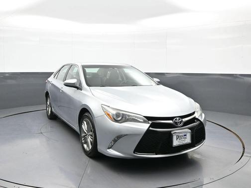 Celestial Silver Metallic 2017 Toyota Camry SE