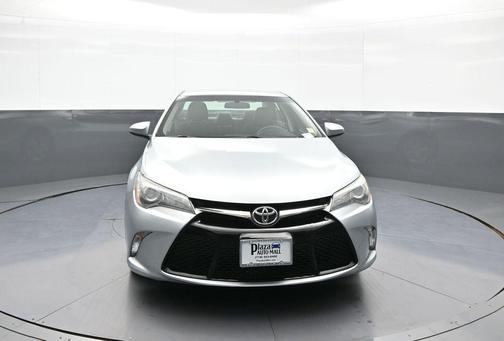 Celestial Silver Metallic 2017 Toyota Camry SE