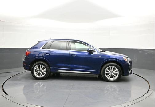 Navarra Blue Metallic 2023 Audi Q3 45 S line Premium Plus