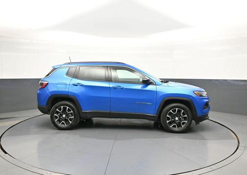 Laser Blue Pearlcoat 2022 Jeep Compass Latitude